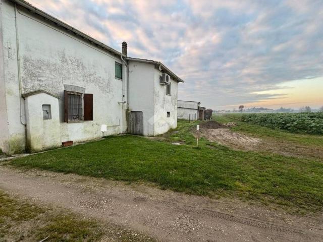 Casa indipendente in vendita a Roncoferraro MN