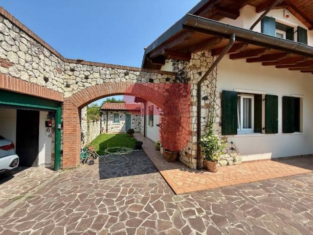 Casa indipendente in vendita a Roncà VR