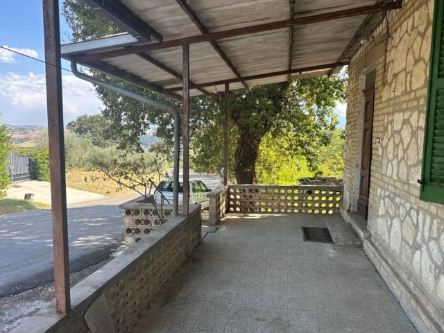 Casa indipendente in vendita a Rosciano PE