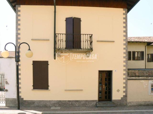 Casa indipendente in vendita a Rosate MI