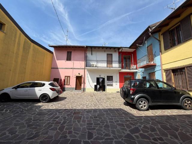 Casa indipendente in vendita a Rosate MI
