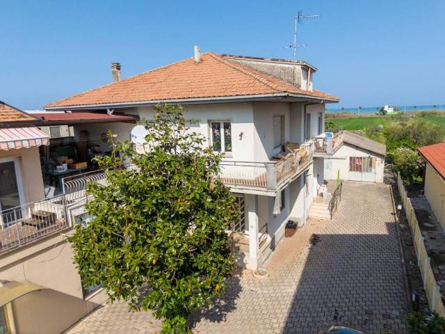 Casa indipendente in vendita a Roseto degli Abruzzi TE