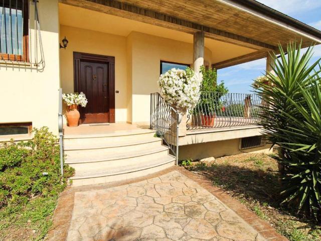 Casa indipendente in vendita a Roseto degli Abruzzi TE
