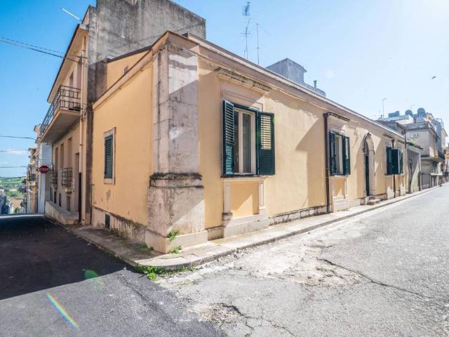 Casa indipendente in vendita a Rosolini SR