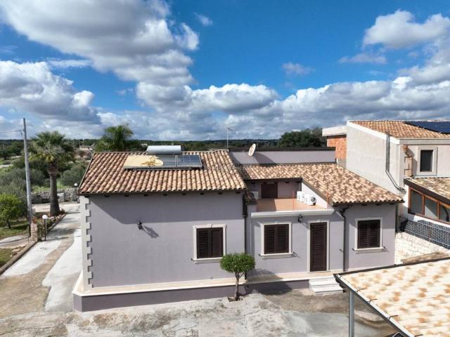 Casa indipendente in vendita a Rosolini SR