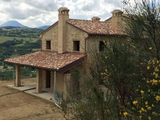 Casa indipendente in vendita a Rosora AN