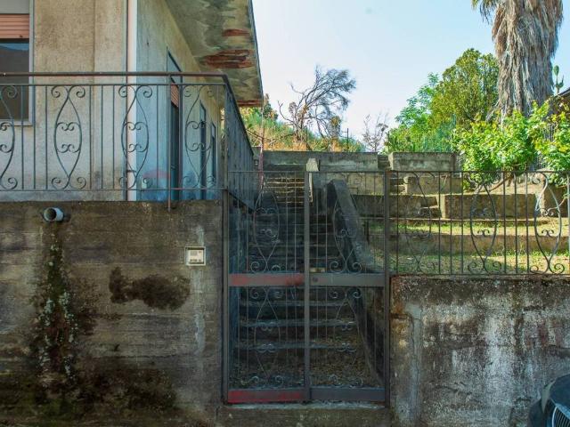 Casa indipendente in vendita a Ragalna CT