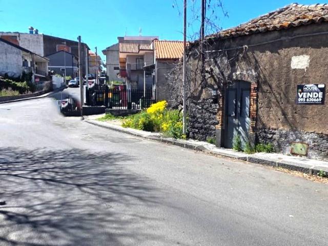 Casa indipendente in vendita a Ragalna CT