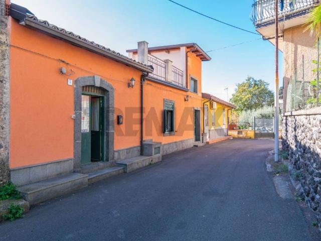 Casa indipendente in vendita a Ragalna CT
