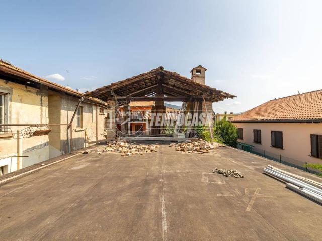 Casa indipendente in vendita a Ranica BG