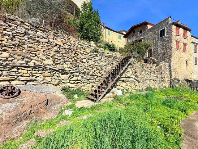 Casa indipendente in vendita a Rezzo IM