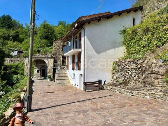 Casa indipendente in vendita a Rezzo via Cavour, 64