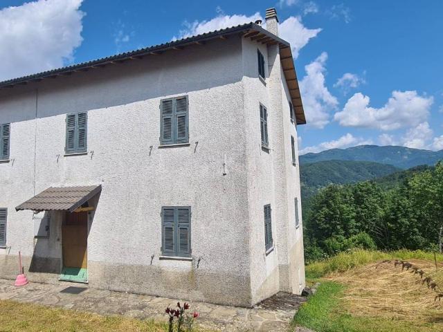 Casa indipendente in vendita a Rezzoaglio GE