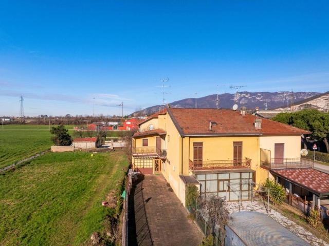 Casa indipendente in vendita a Rezzato BS