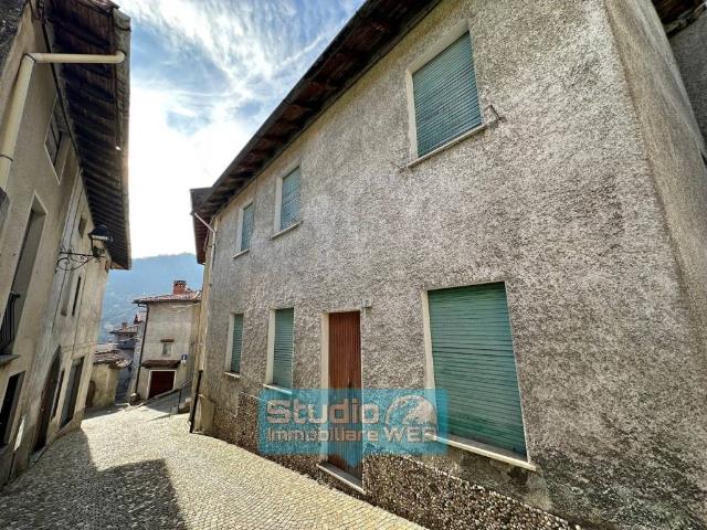 Casa indipendente in vendita a Rezzago CO