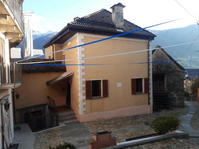 Casa indipendente in vendita a Re VB