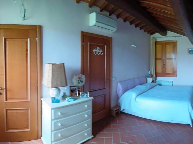 Casa indipendente in vendita a Reggello FI