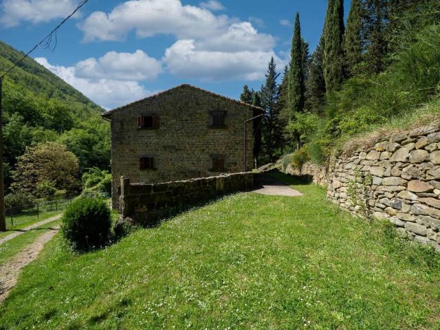 Casa indipendente in vendita a Reggello FI