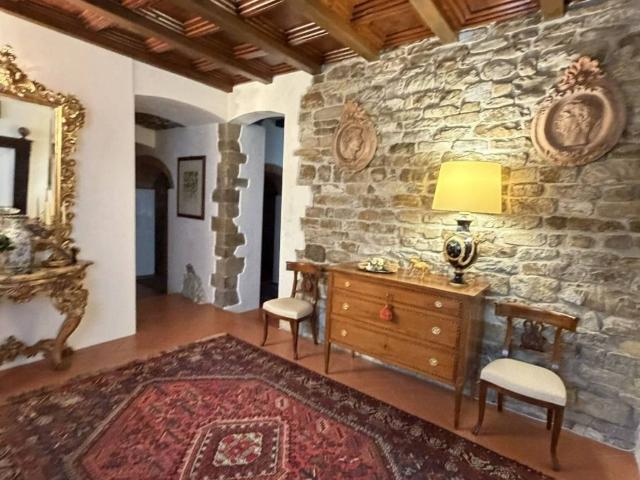 Casa indipendente in vendita a Reggello FI