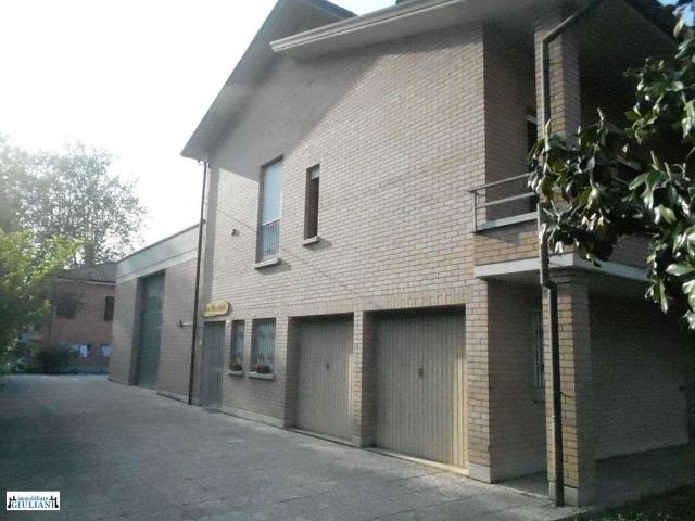 Casa indipendente in vendita a Reggio nell'Emilia