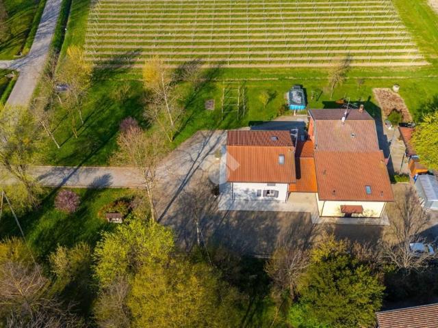 Casa indipendente in vendita a Reggio Emilia