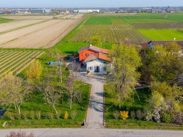 Casa indipendente in vendita a Reggio Emilia