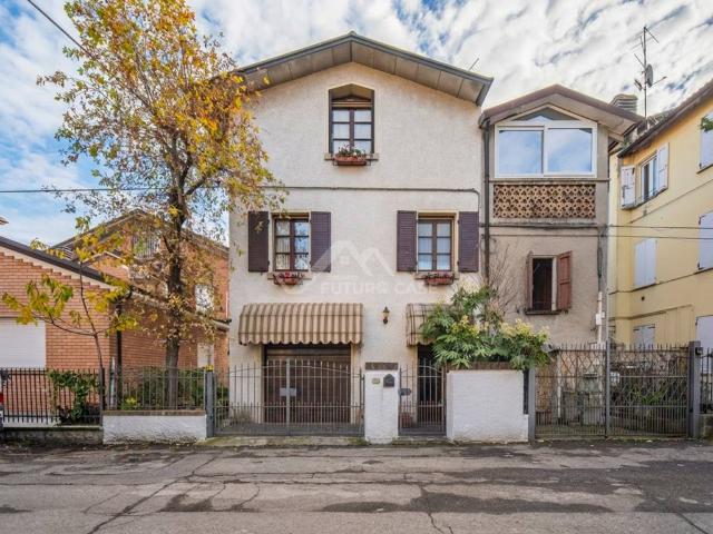 Casa indipendente in vendita a Reggio Emilia RE