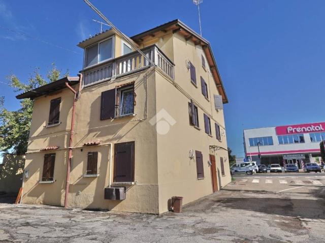 Casa indipendente in vendita a Reggio Emilia RE