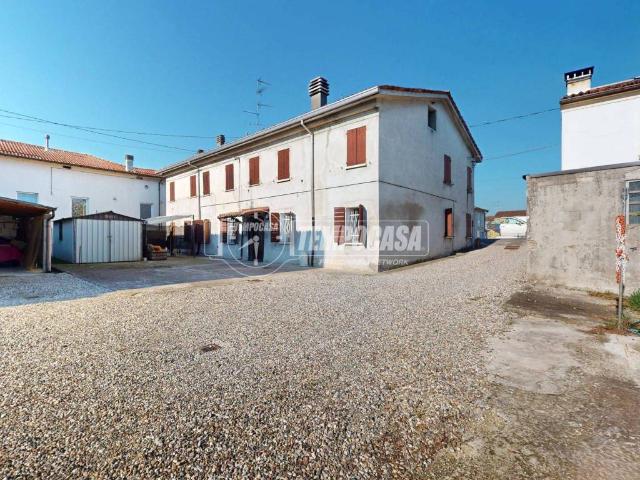 Casa indipendente in vendita a Reggiolo RE