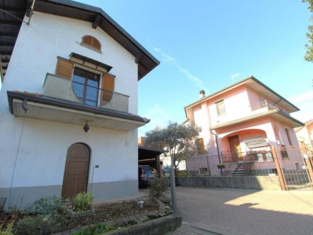 Casa indipendente in vendita a Renate MB