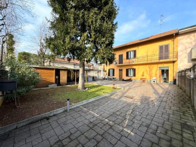 Casa indipendente in vendita a Rescaldina MI