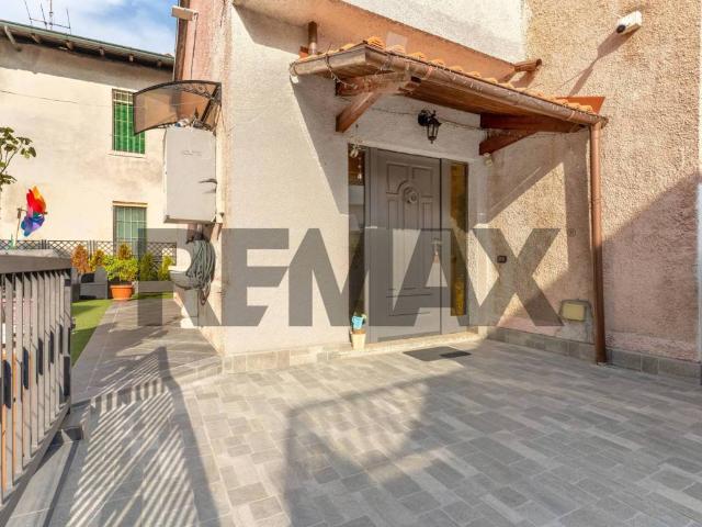 Casa indipendente in vendita a Rho MI