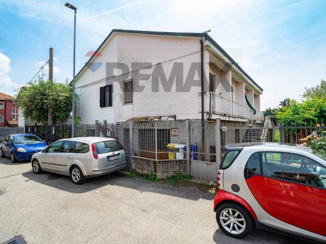 Casa indipendente in vendita a Rho MI