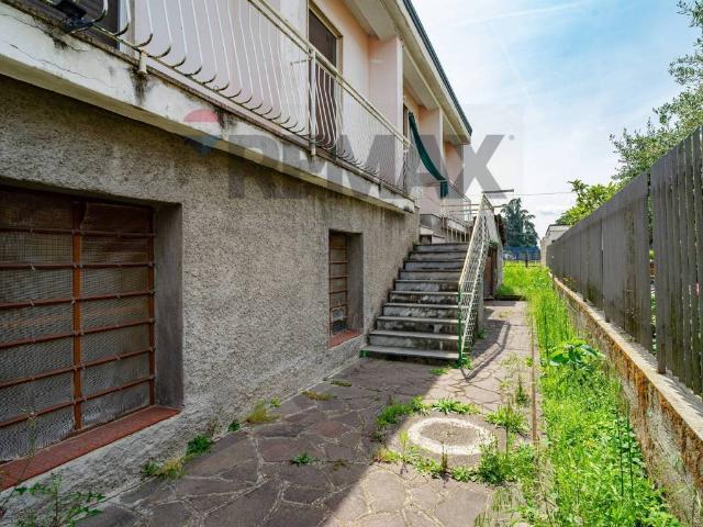 Casa indipendente in vendita a Rho MI