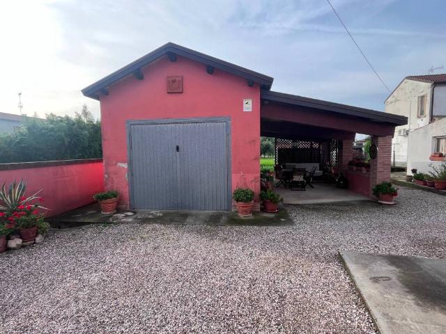 Casa indipendente in vendita a Riva del Po FE