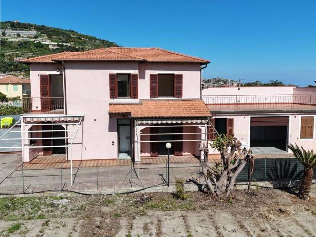 Casa indipendente in vendita a Riva Ligure IM