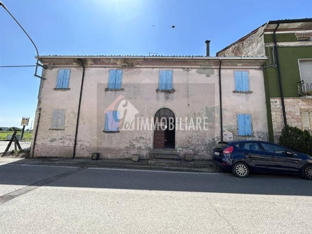 Casa indipendente in vendita a Rivarolo del Re ed Uniti CR