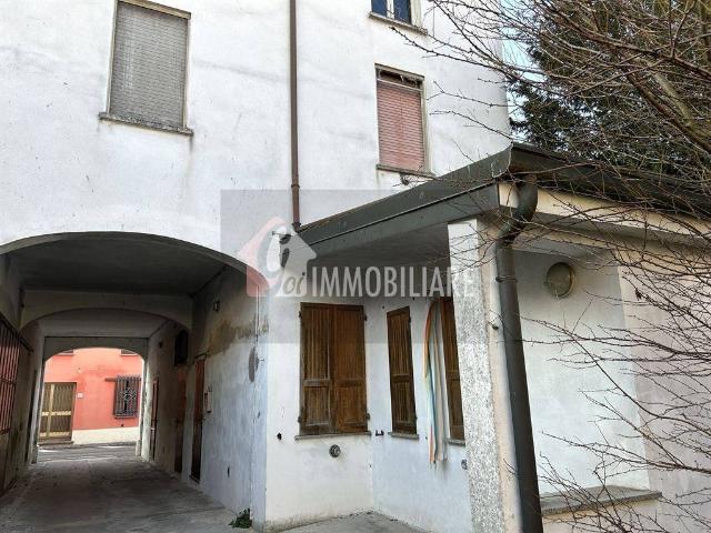 Casa indipendente in vendita a Rivarolo del Re ed Uniti CR