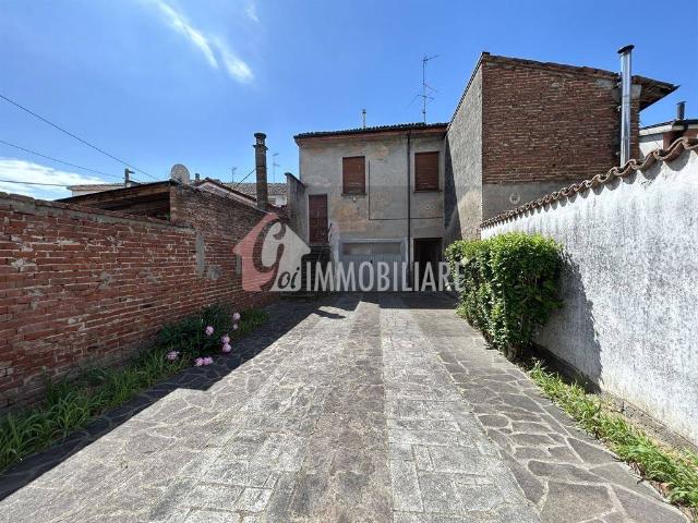 Casa indipendente in vendita a Rivarolo del Re ed Uniti CR