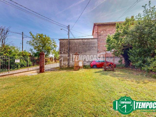 Casa indipendente in vendita a Rivarone AL