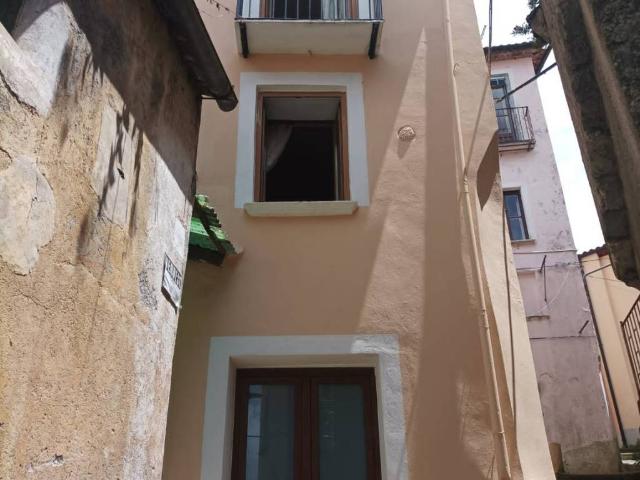 Casa indipendente in vendita a Rivello PZ