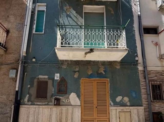 Casa indipendente in vendita a Ribera via scirinda 27