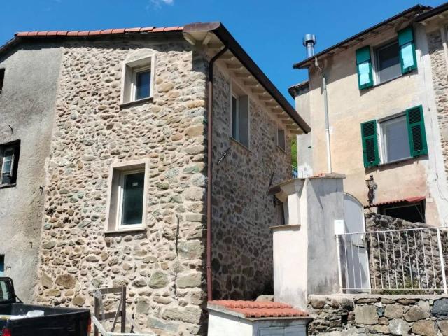 Casa indipendente in vendita a Riccò del Golfo di Spezia SP