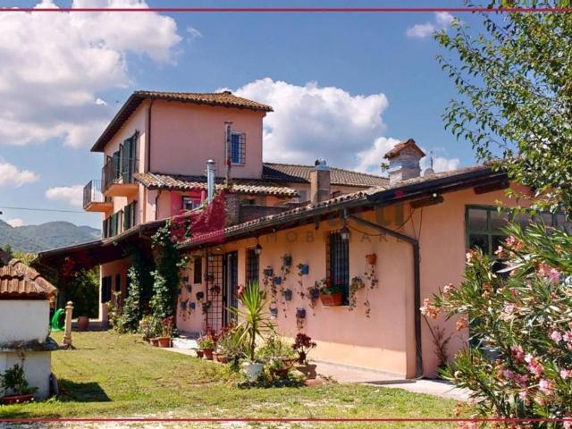 Casa indipendente in vendita a Rieti RI