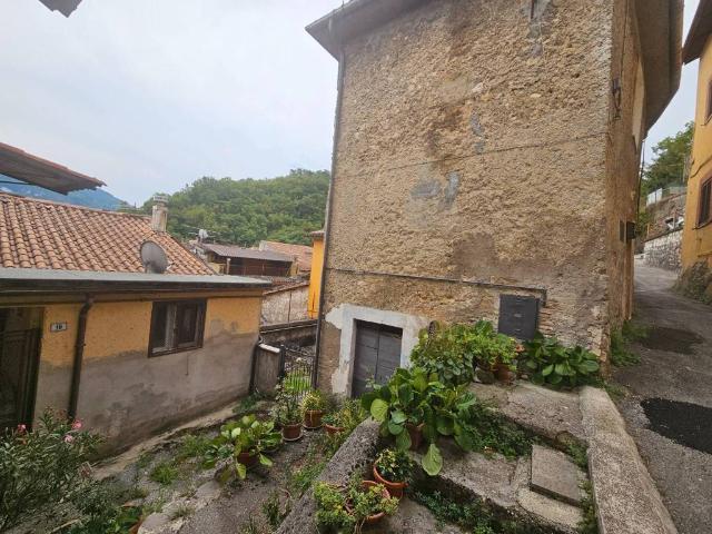 Casa indipendente in vendita a Rieti RI