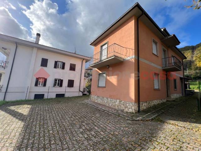 Casa indipendente in vendita a Rieti RI
