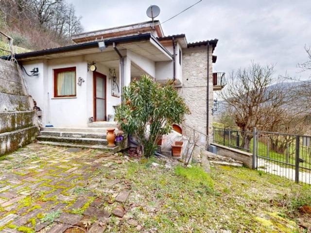 Casa indipendente in vendita a Rieti RI