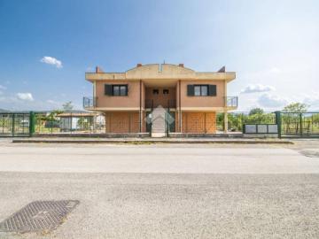 Casa indipendente in vendita a Rieti RI