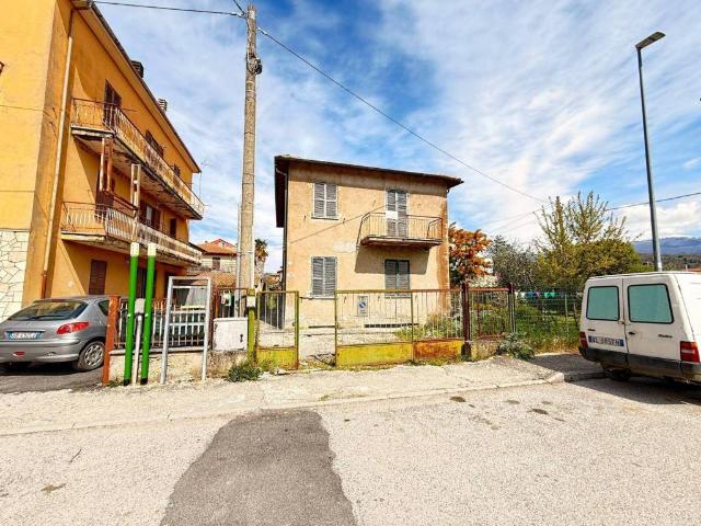 Casa indipendente in vendita a Rieti RI