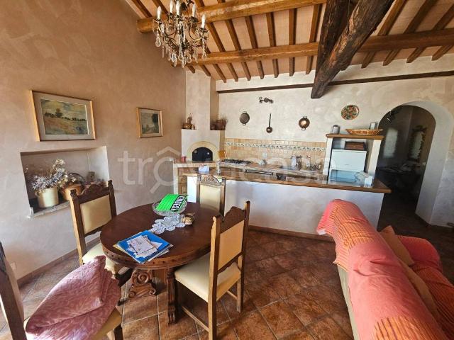 Casa indipendente in vendita a Rieti via Cervara